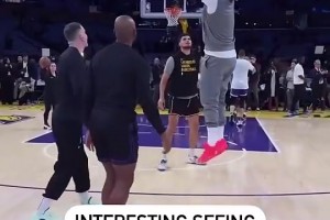 真没见过你用啊！东契奇此前热身居然耍了一手罕见的标准跳投！